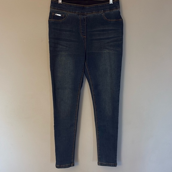 Coco + Carmen Denim - Women’s Size Medium Coco+Carmen Super Stretch Pull-On OMG Skinny Jeans